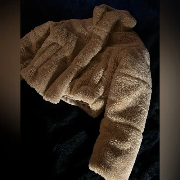 Alo Yoga Sherpa Snow Angel Puffer - Picture 5 of 6